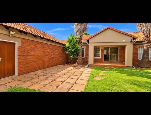 3 BEDROOM TOWNHOUSE FOR SALE IN ECO PARK ESTATE